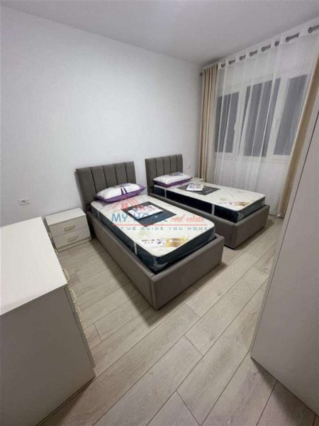 Tirane, jepet me qera apartament 2+1+Ballkon Kati 9, 100 m² 600 € (Urnaza e re)
