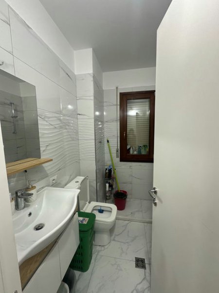 Tirane, jepet me qera apartament 1+1+Ballkon Kati 2, 55 m² 480 € (Rruga &#039;&#039;Peti&quot;)