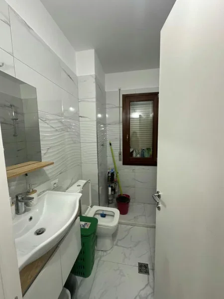 Tirane, jepet me qera apartament 1+1+Ballkon Kati 2, 55 m² 480 € (Rruga ''Peti")
