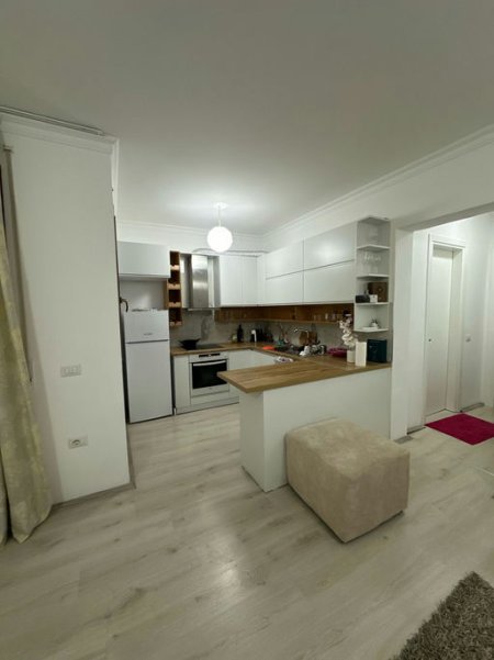 Tirane, jepet me qera apartament 1+1+Ballkon Kati 2, 55 m² 480 € (Rruga &#039;&#039;Peti&quot;)