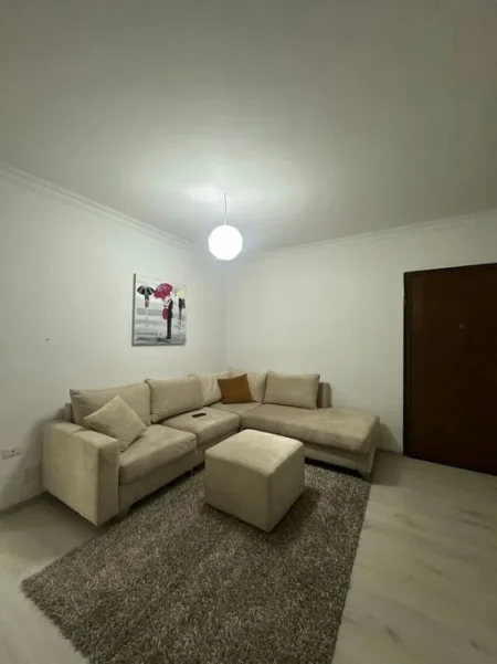 Tirane, jepet me qera apartament 1+1+Ballkon Kati 2, 55 m² 480 € (Rruga ''Peti")