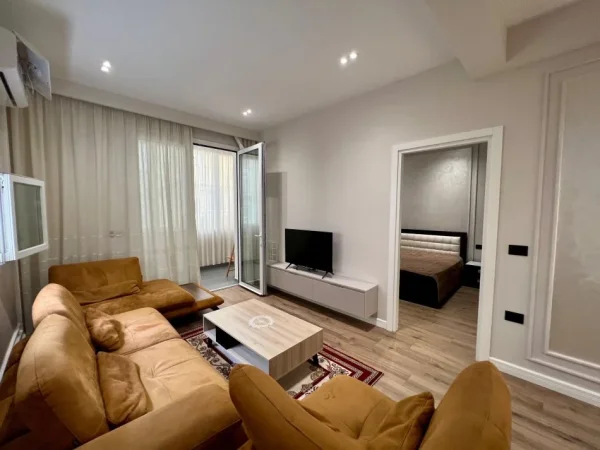 Tirane, jepet me qera apartament 1+1 Kati 1, 80 m² 600 € (Prane rruges se durresit)