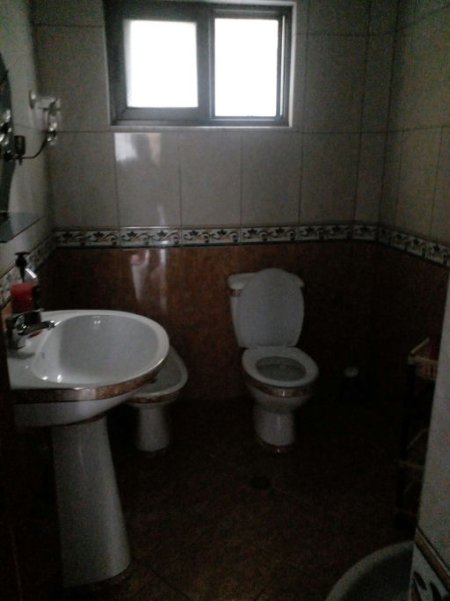 Tirane, jepet me qera apartament 1+1 Kati 1, 30 m² 250 € (Rruga &#039;&#039;Hasan Vogli&quot;)