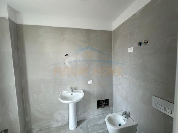 Tirane, shitet apartament 2+1 Kati 7, 105 m² 157.920 € (Unaza e Re, Tiranë, rruga Loni Ligori)