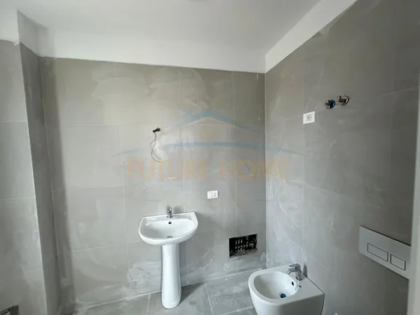 Tirane, shitet apartament 2+1 Kati 7, 105 m² 157.920 € (Unaza e Re, Tiranë, rruga Loni Ligori)