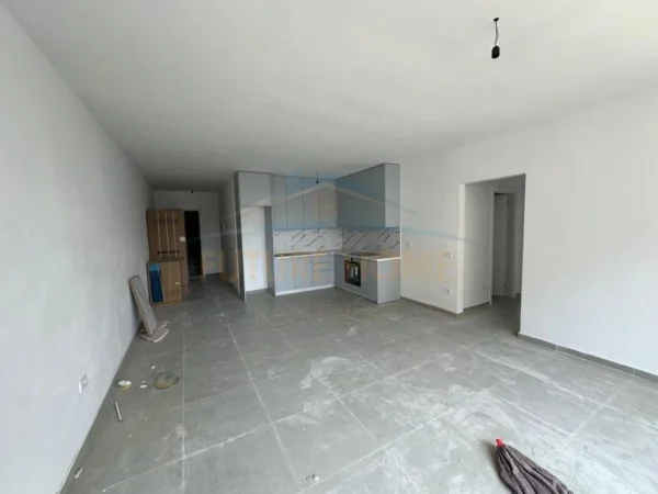 Tirane, shitet apartament 2+1 Kati 7, 105 m² 157.920 € (Unaza e Re, Tiranë, rruga Loni Ligori)