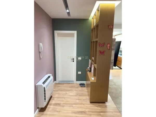 Tirane, jepet me qera apartament 1+1+Ballkon Kati 3, 62 m² 650 € (EL117738)