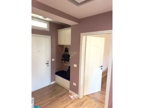 Tirane, jepet me qera apartament 1+1+Ballkon Kati 3, 62 m² 650 € (EL117738)