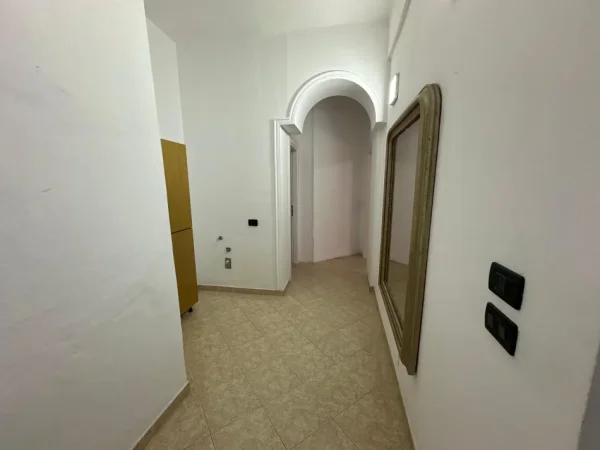 Tirane, jepet me qera apartament 1+1 Kati 4, 55 m² 400 € (Tek 21 dhjetori)