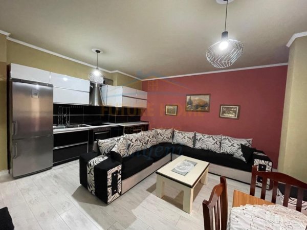 Tirane, jepet me qera apartament 1+1 Kati 4, 70 m² 500 € (Liqeni i thate)