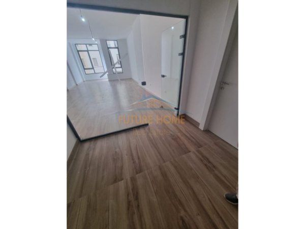 Tirane, jepet me qera zyre Kati 1, 72 m² 1.300 € (Rruga Mine Peza)