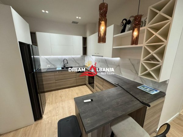 Tirane, shitet apartament 3+1 Kati 3, 135 m² 290.000 € (tek Liqeni Thate, prane Rr Peti)