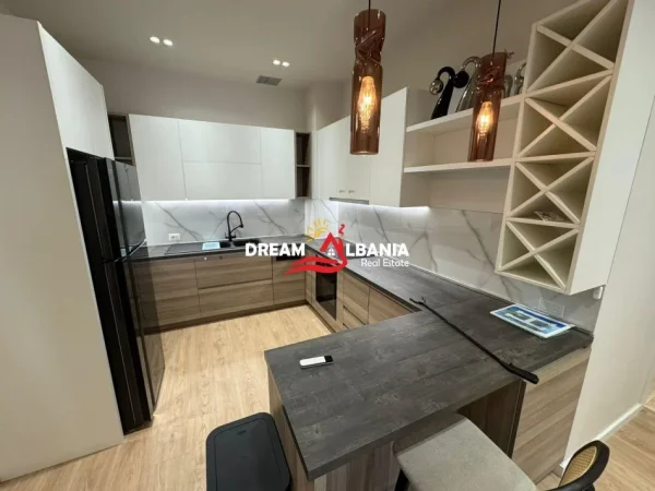 Tirane, shitet apartament 3+1 Kati 3, 135 m² 290.000 € (tek Liqeni Thate, prane Rr Peti)