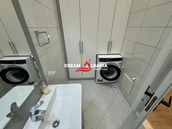 Tirane, shitet apartament 3+1 Kati 3, 135 m² 290.000 € (tek Liqeni Thate, prane Rr Peti)