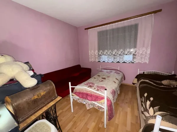 Tirane, shitet apartament 2+1 Kati 1, 75 m² 175.000 € (Perballe Square 21)