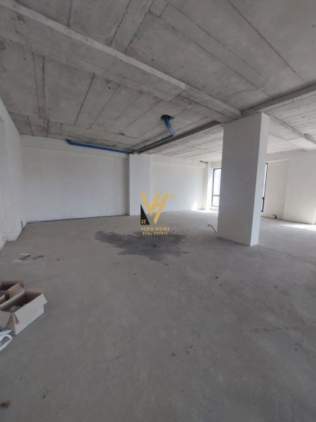 Tirane, jepet me qera zyre Kati 1, 200 m² 1.500 € (RRUGA E DIBRES)
