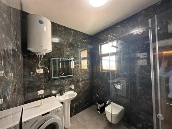 Tirane, shitet apartament 2+1+Ballkon Kati 1, 136 m² 215.000 € (Prane kompleksit Grand, ne rrugen Ali Visha, Ali Dem, Tirane)