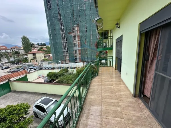 Tirane, shitet apartament 2+1+Ballkon Kati 1, 136 m² 215.000 € (Prane kompleksit Grand, ne rrugen Ali Visha, Ali Dem, Tirane)
