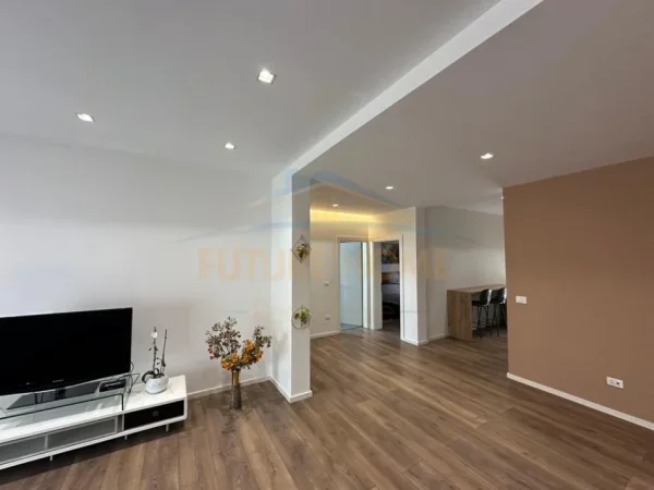 Tirane, shitet apartament 2+1+Ballkon Kati 1, 136 m² 215.000 € (Prane kompleksit Grand, ne rrugen Ali Visha, Ali Dem, Tirane)
