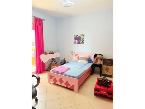 Tirane, jepet me qera shtepi 2+1+Ballkon Kati 1, 100 m² 400 € 