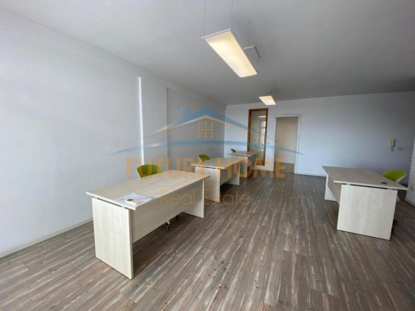 Tirane, jap me qera ambjent biznesi Kati 7, 125 m² 1.500 € 