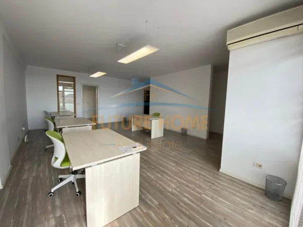 Tirane, jap me qera ambjent biznesi Kati 7, 125 m² 1.500 € 