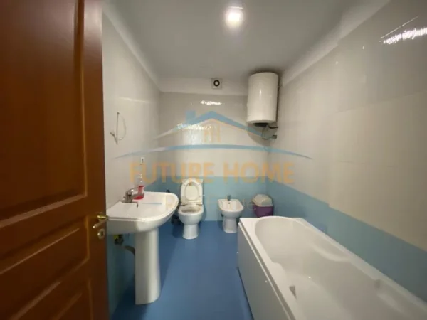 Tirane, jap me qera ambjent biznesi Kati 7, 125 m² 1.500 € 