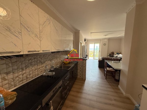 Vlore, shitet apartament 1+1+Ballkon Kati 4, 73 m² 137.000 € (Rruga Kosova)