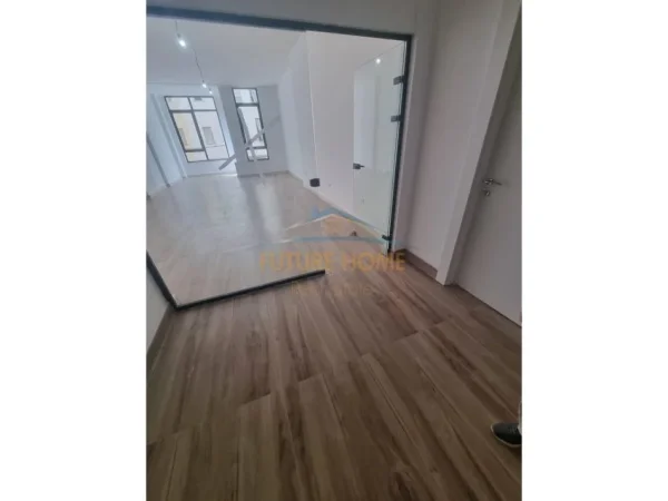 Tirane, jepet me qera ambjent biznesi Kati 1, 72 m² 1300 € (Rruga Mine Peza, Tiranë.)
