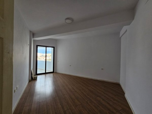 Shqiperi, jepet me qera apartament 2+1+Ballkon Kati 2, 113 m² 400 € (BUZE UNAZE)