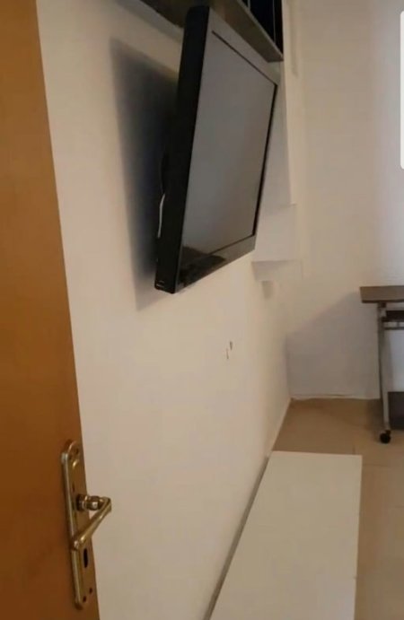 jepet me qera apartament 2+1+Ballkon Kati 1, 80 m² 500 € (Rruga &#039;&#039;Jordan Misja&quot;)