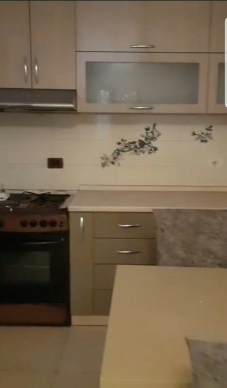 jepet me qera apartament 2+1+Ballkon Kati 1, 80 m² 500 € (Rruga &#039;&#039;Jordan Misja&quot;)