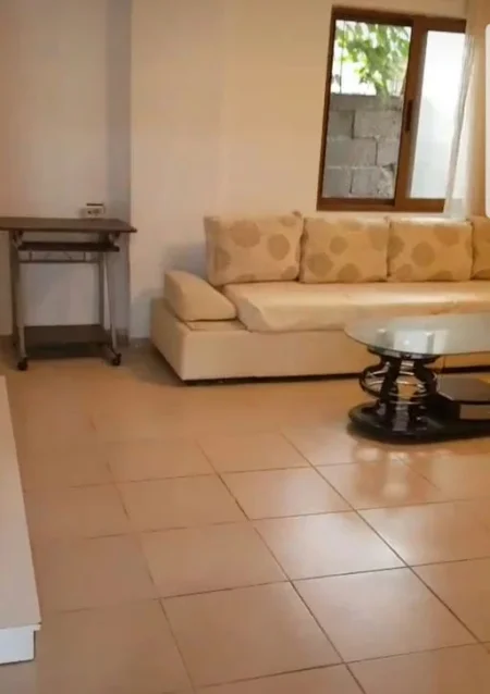 jepet me qera apartament 2+1+Ballkon Kati 1, 80 m² 500 € (Rruga ''Jordan Misja")