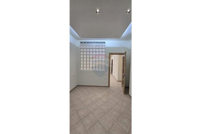 Tirane, jepet me qera zyre Kati 2, 59 m² 590 €