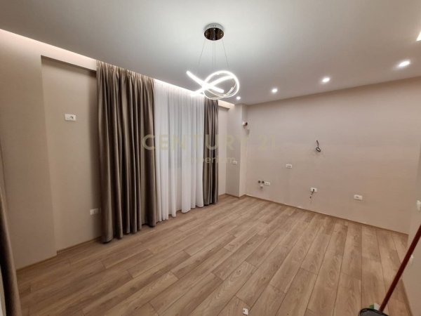 Tirane, jepet me qera apartament 1+1 Kati 3, 67 m² 600 € (Astir)