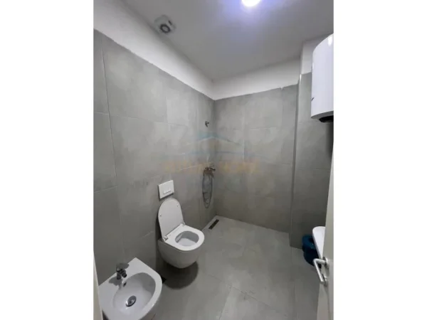 Tirane, jepet me qera apartament 2+1+Ballkon Kati 2, 103 m² 500 € 