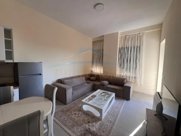 Tirane, jepet me qera apartament 2+1+Ballkon Kati 2, 103 m² 500 € 