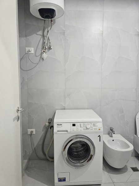 Tirane, jepet me qera apartament 1+1+Ballkon , 60 m² 400 € (Rruga&quot;Ali Demi&quot;)