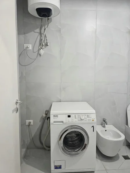 Tirane, jepet me qera apartament 1+1+Ballkon , 60 m² 400 € (Rruga"Ali Demi")