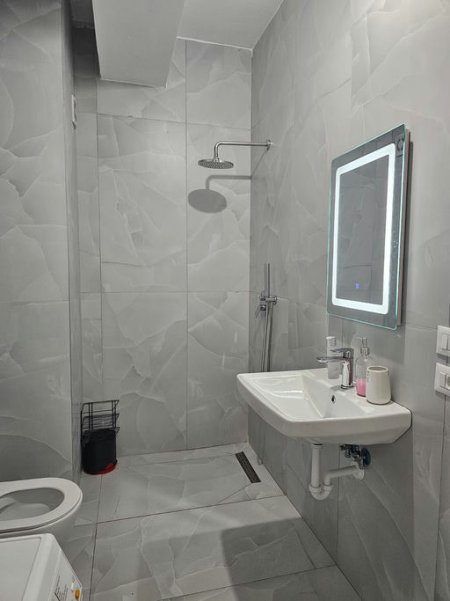 Tirane, jepet me qera apartament 1+1+Ballkon , 60 m² 400 € (Rruga&quot;Ali Demi&quot;)