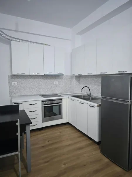 Tirane, jepet me qera apartament 1+1+Ballkon , 60 m² 400 € (Rruga"Ali Demi")