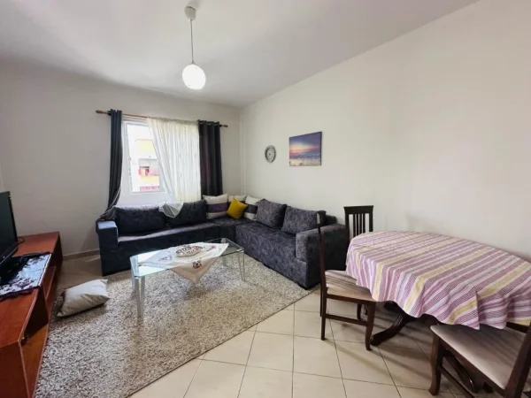 Tirane, jepet me qera apartament 2+1+Ballkon Kati 8, 120 m² 450 € (Oslo bar astir)