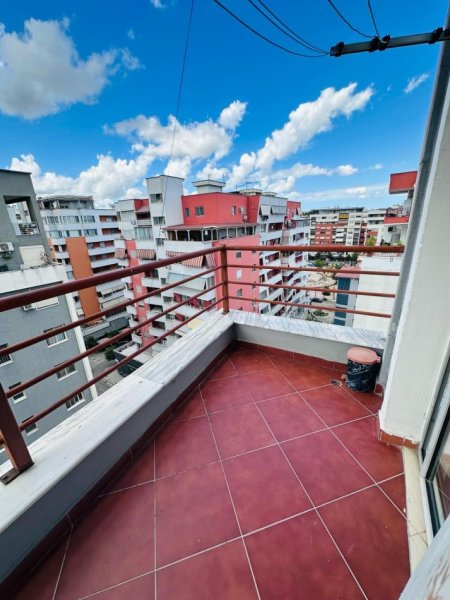 Tirane, jepet me qera apartament 2+1+Ballkon Kati 8, 120 m² 400 € (Oslo bar astir)