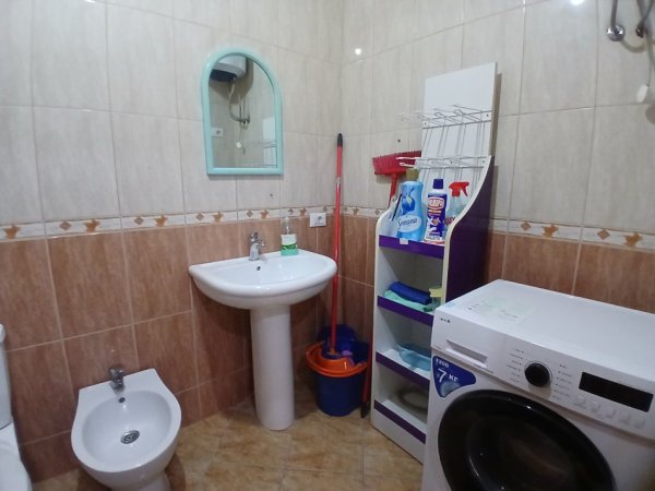 Tirane, jepet me qera apartament 2+1+Ballkon Kati 8, 120 m² 400 € (Oslo bar astir)