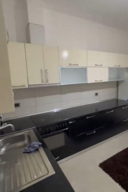 Tirane, jepet me qera apartament 2+1+Ballkon Kati 1, 110 m² 550 € (Kodra e Diellit)