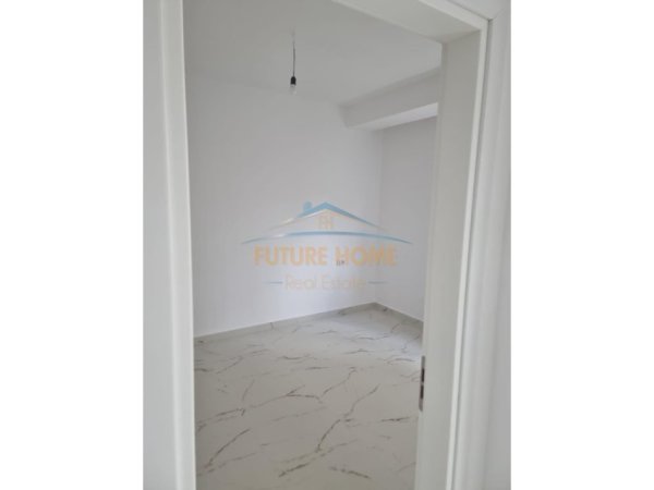 Tirane, jap me qera ambjent biznesi Kati 4, 92 m² 850 € (Rruga Mine Peza)