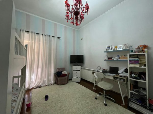 Tirane, jepet me qera apartament 2+1+Ballkon , 120 m² 1.300 € (Rruga &#039;&#039;Barrikadave&quot;)