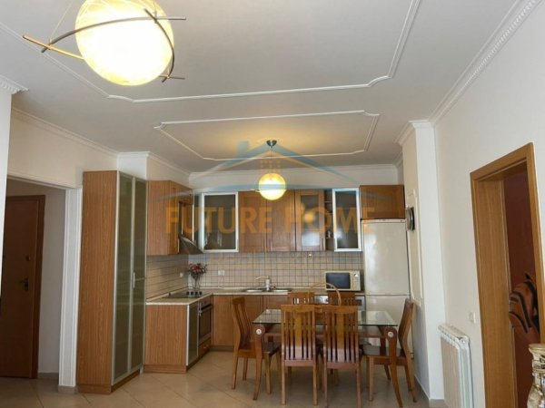 Tirane, jepet me qera apartament 2+1 Kati 9, 101 m² 700 € (Myslym Shyri)