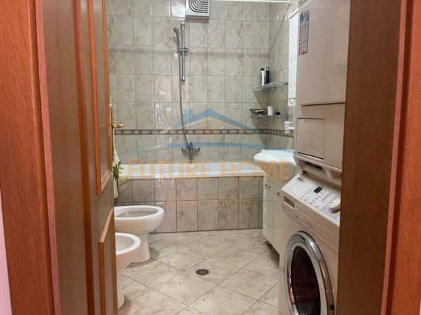 Tirane, jepet me qera apartament 2+1 Kati 9, 101 m² 700 € (Myslym Shyri)