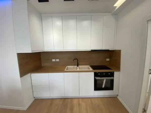 Tirane, jepet me qera apartament 2+1 Kati 1, 86 m² 500 € (Tregu ushqimor)